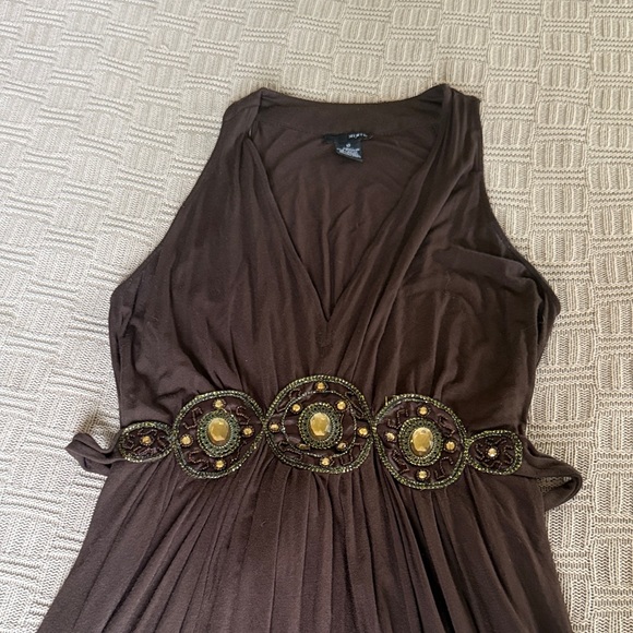 Sleeveless Brown Maxi Dress with Embellished Waist - Picture 4 of 7